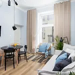 Barbacan Suites - Old Town Apartments - By Upstairs