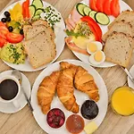 Barbacan Suites - Old Town Apartments - By Upstairs